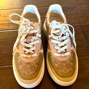 Coach tennis shoes. Excellent condition. Worn once